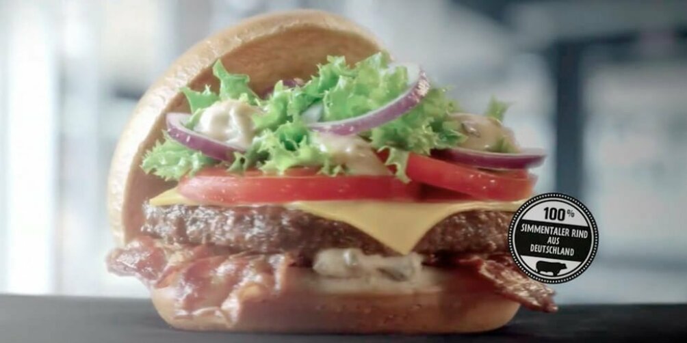 Un apétissant McDonald's Bacon Clubhouse Packshot culinaire Direction photo de Rodolph Séraphine